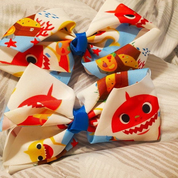 Hair clips - Picture 1 of 2